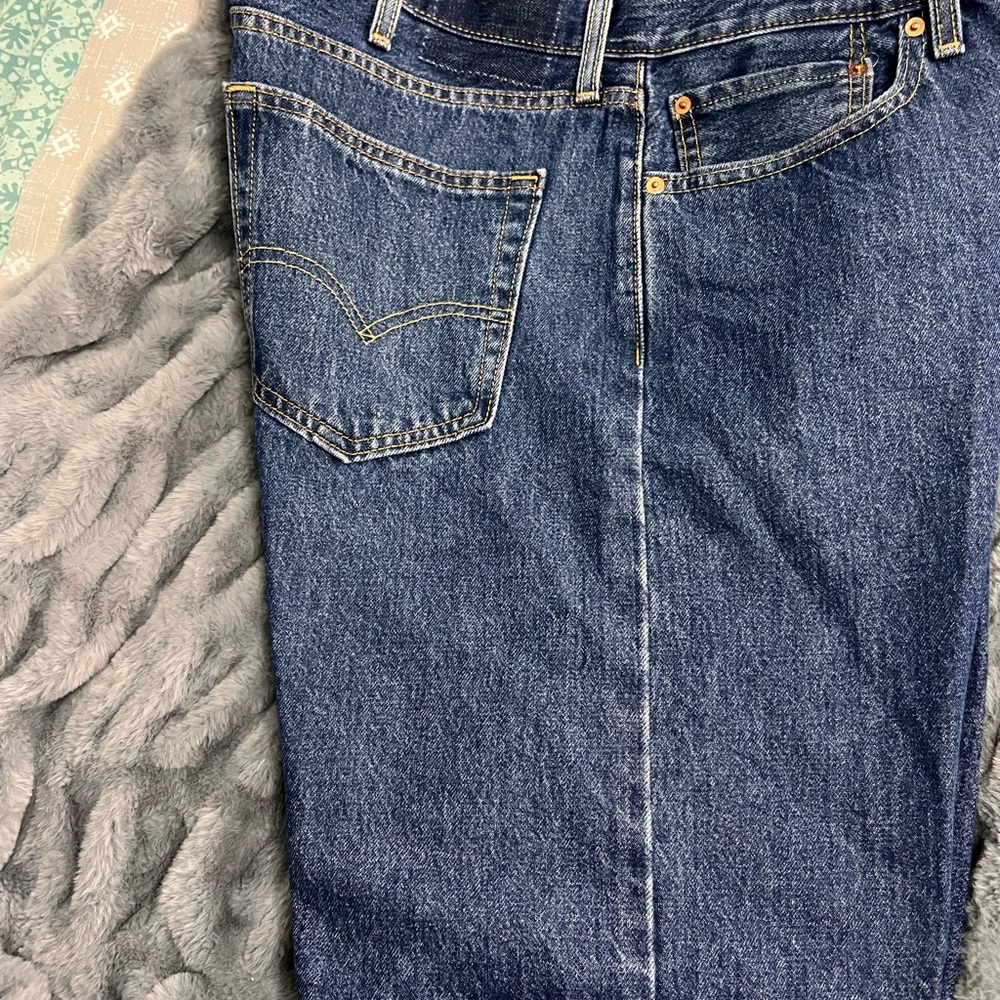 Like New Men’s Levi’s Blue Denim Shorts - Picture 4 of 8